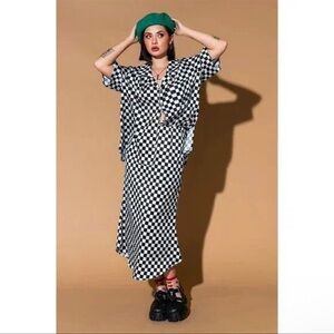 COPY - Black and White Asymmetrical Midi Skirt A-Line Casual, with button up bl…